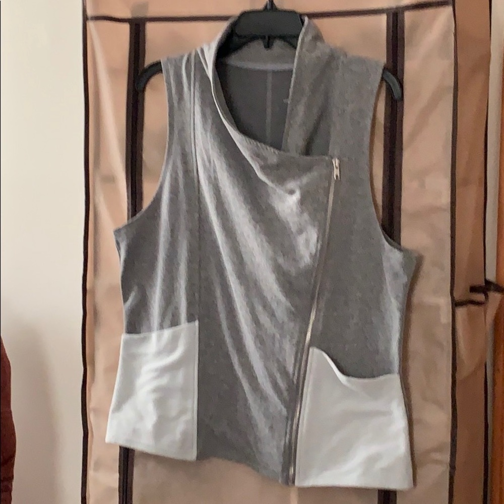 Vest - Picture 2 of 4